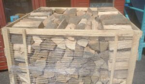 Kiln dried Red Oak logs 1.5 cubic meters stacked in a crate