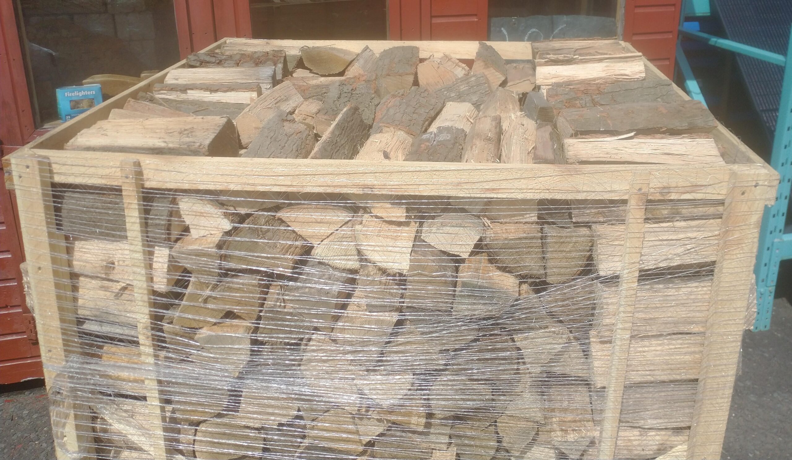 Kiln dried Red Oak logs 1.5 cubic meters stacked in a crate